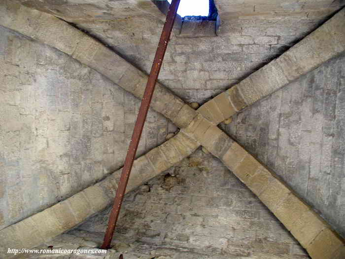 INTERIOR DE LA BÓVEDA EN LA TORRE DE AYERBE